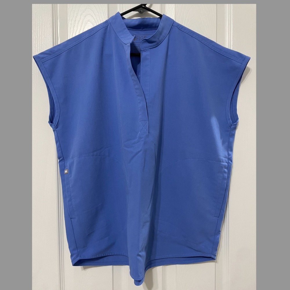 FIGS Rafaela Oversized Scrub Top (Ceil Blue, Size Small)